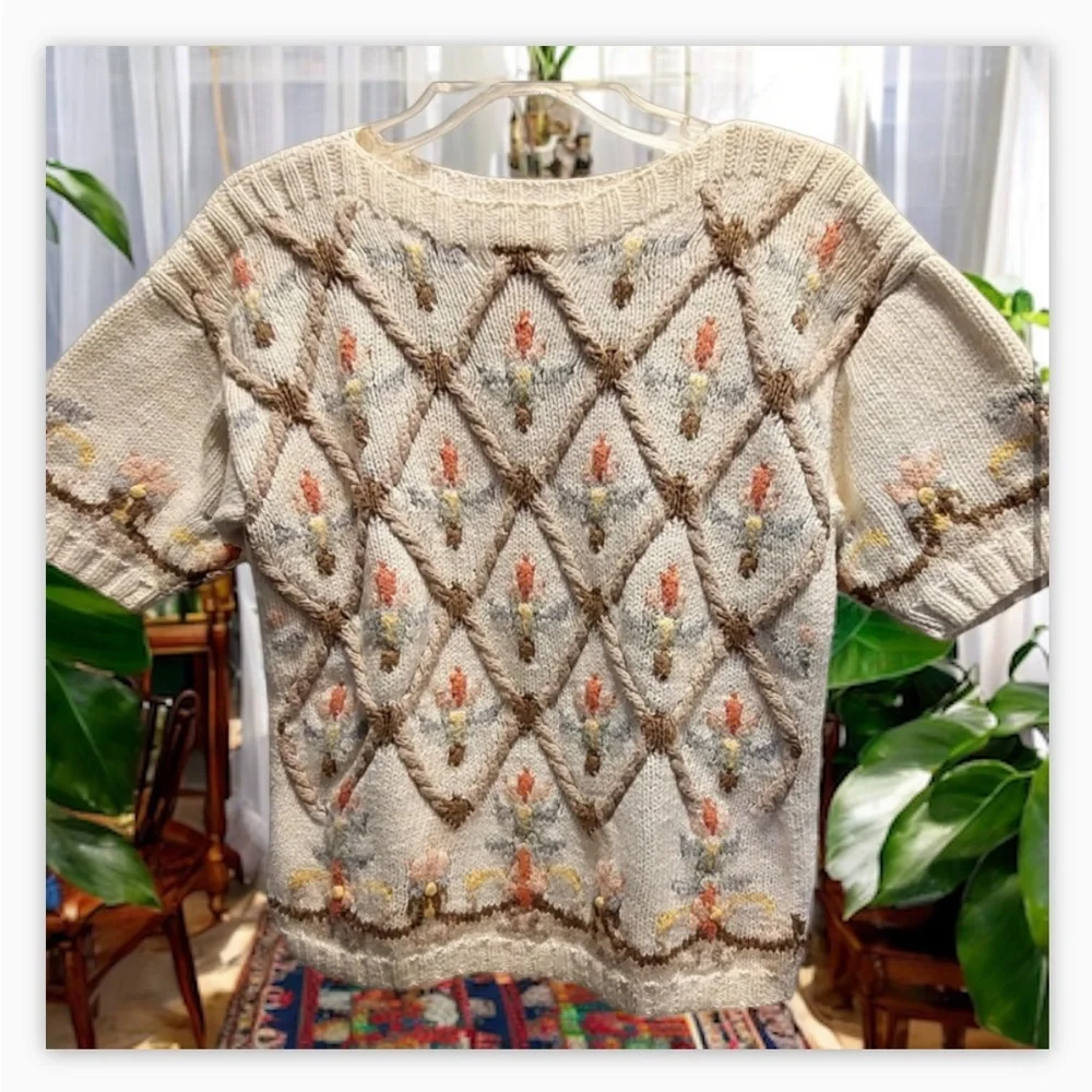 VINTAGE JENNIFER REED Hand Knitted -Embroidered-Floral Sweater -EUC-SZ S 🌸-😍 - Picture 1 of 16